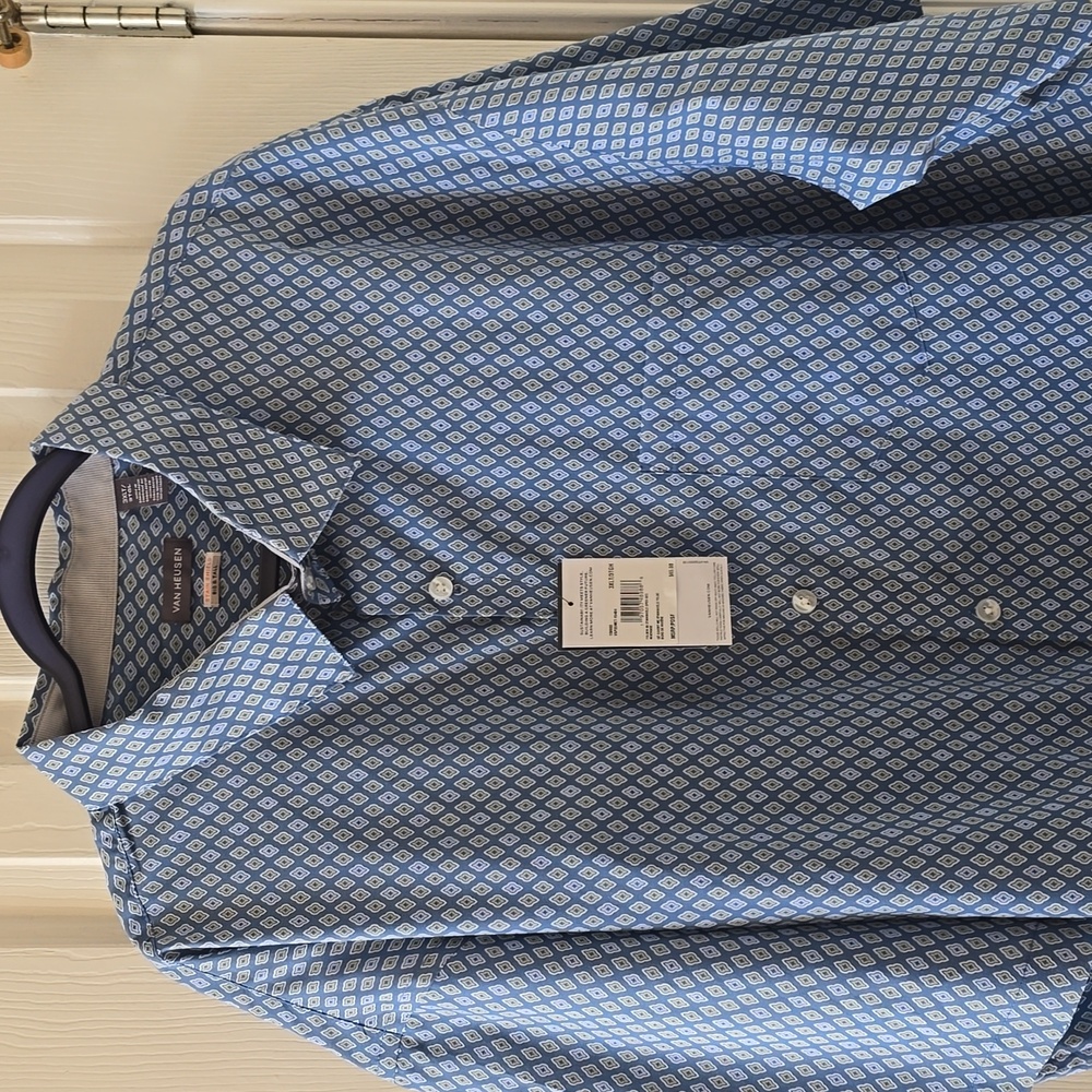 VAN HEUSEN MEN'S BIG & TALL WHITE & BLUE GEO SHORT SLEEVES BUTTON SHIRT 3XLT